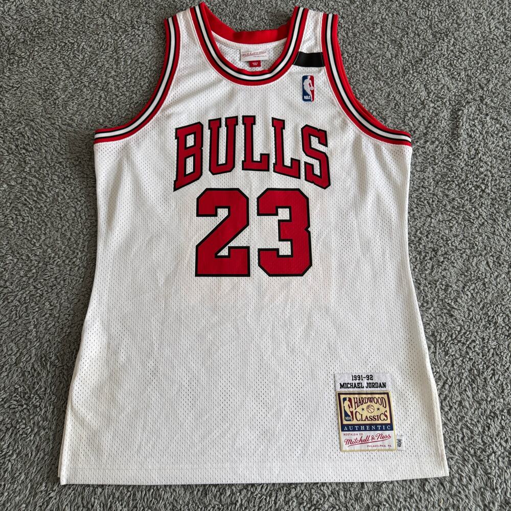 Authentic Mitchell & Ness NBA Chicago Bulls Michael Jordan 91 Finals Jersey 40-M